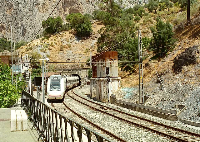 A train arriving at El Chorro station